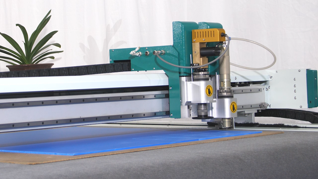 PP hollow board cutting machine.png